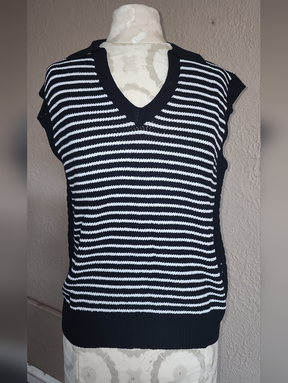 Grace Karin Black and White Striped V-Neck Sweater Vest NWT Small